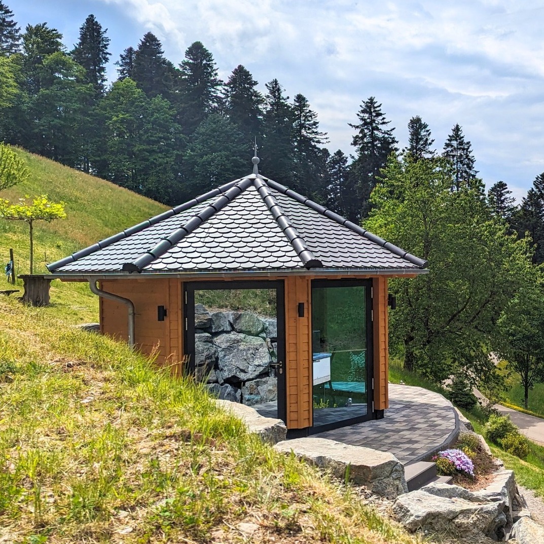 Pavillon-Standesamt im Grünen mit Blick über den Schwarzwald